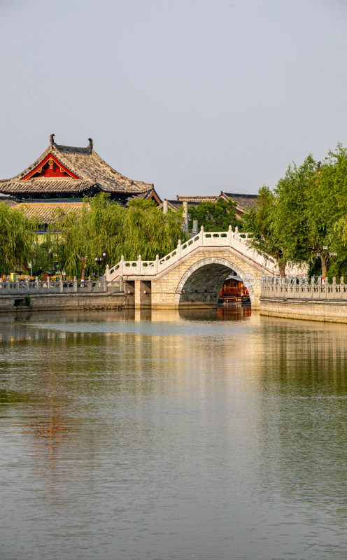 河南开封宋韵御河景点建筑倒影景观