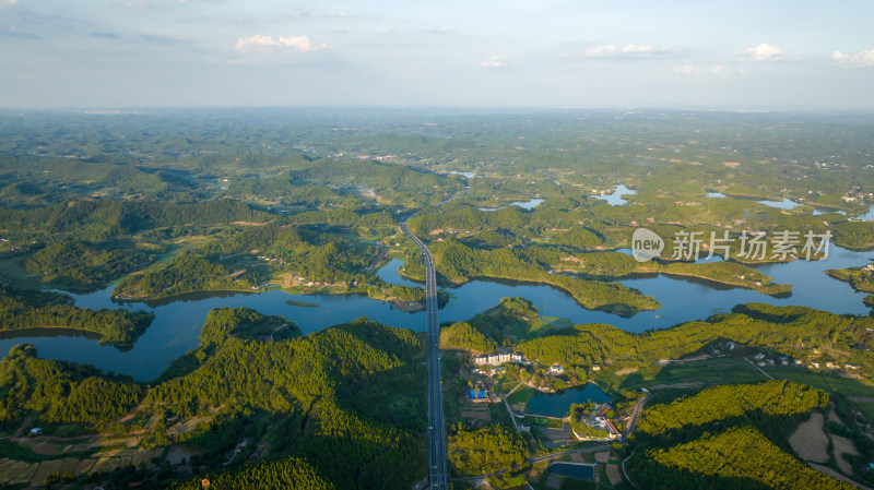 四川丘陵地貌湖泊水网