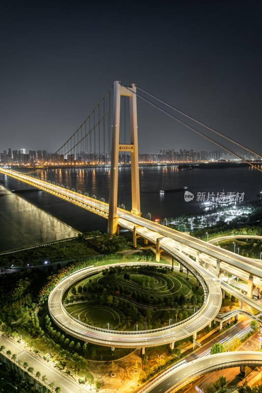 武汉杨泗港长江大桥夜景