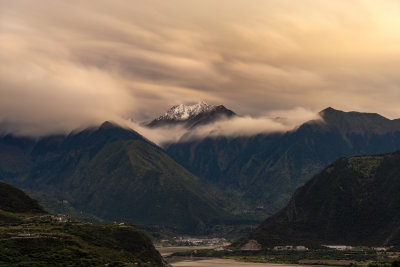 西藏林芝索松村南迦巴瓦峰雪山云海之巅