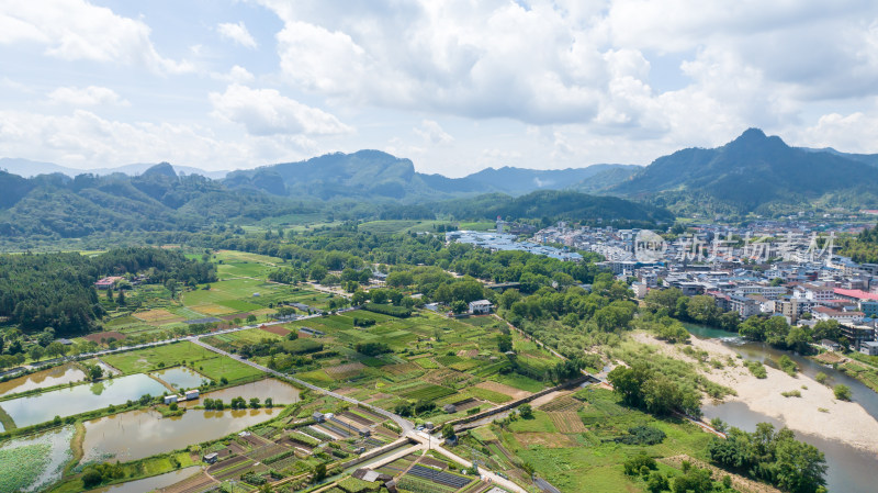 航拍武夷山绿色农田与茶园