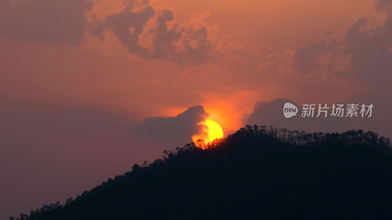 唯美黄昏日落天空