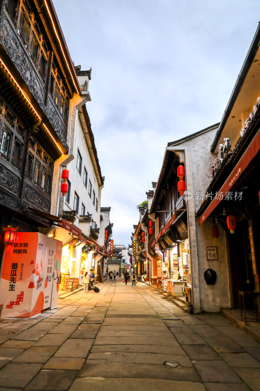 黄山屯溪老街河街夜景风光