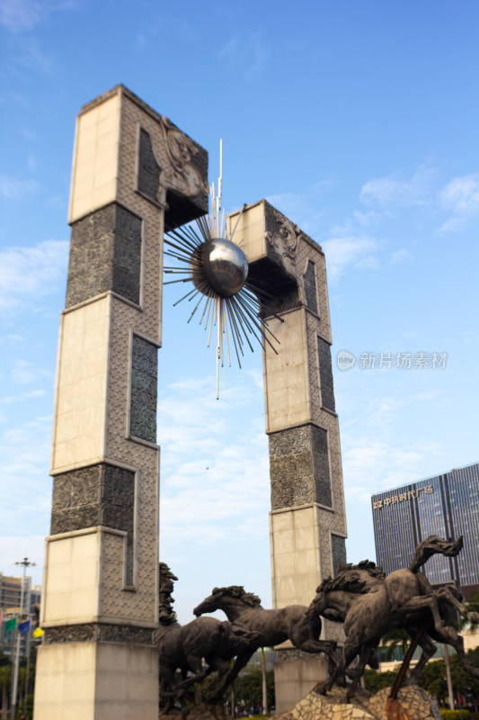 深圳龙华文化广场奔跑骏马雕塑特写