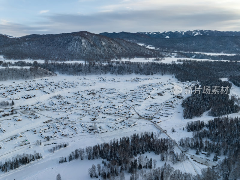 新疆北疆阿勒泰禾木冬季雪景童话世界航拍