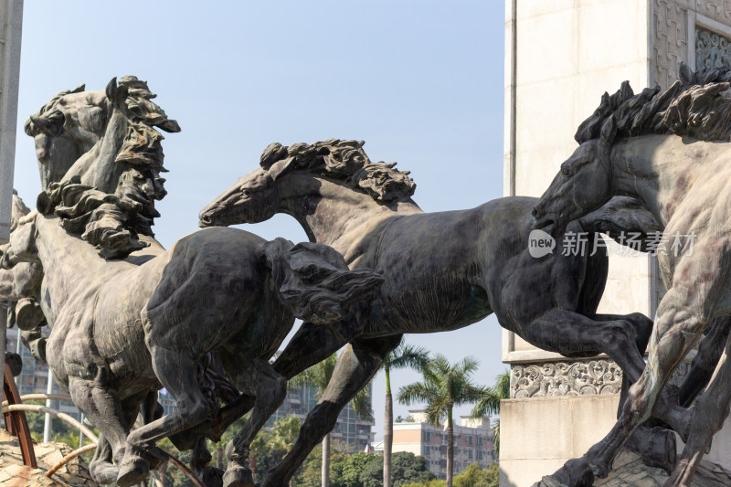 深圳龙华文化广场奔跑骏马雕塑特写