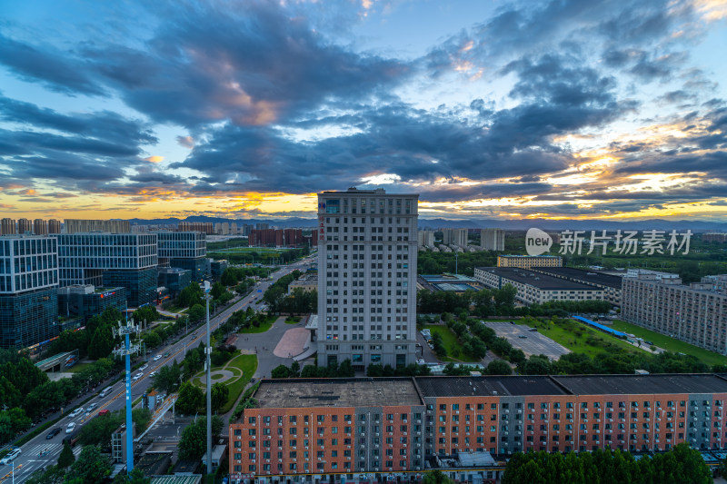 城市建筑群日落全景