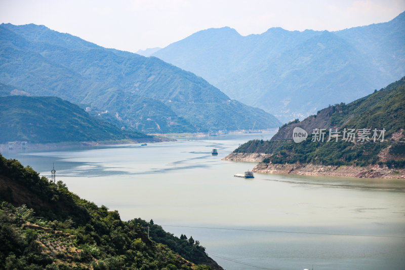 长江三峡江面，西陵峡，兵书宝剑峡绝美风光