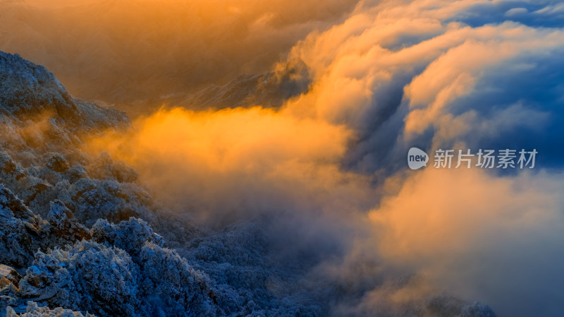 河南老君山清晨雪后云海日出航拍