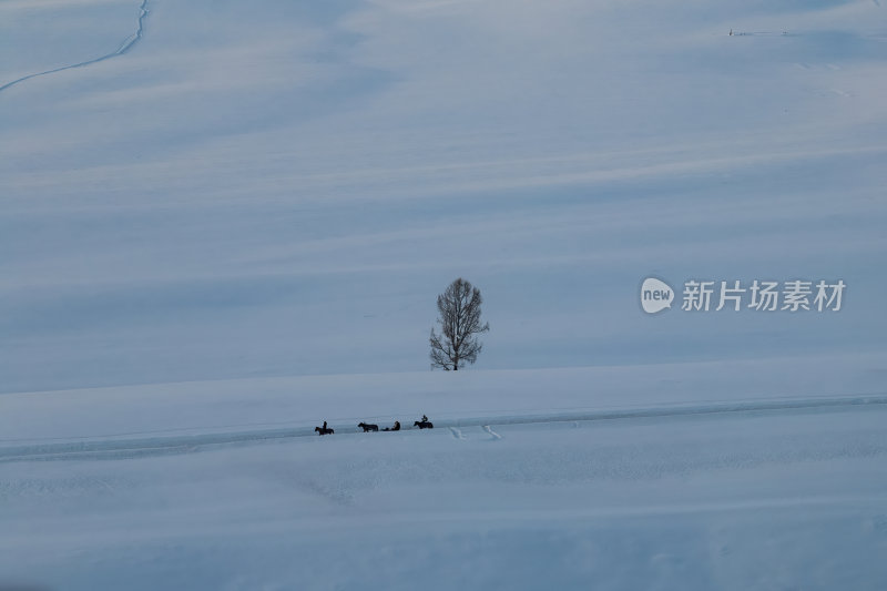 新疆北疆阿勒泰禾木冬季雪景童话世界航拍