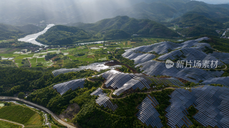 航拍大型的光伏发电基地，高兴科技能源产业