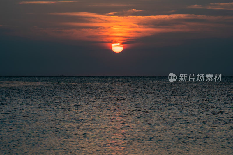 海上日落景象