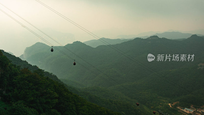 河南焦作云雾缭绕的云台山