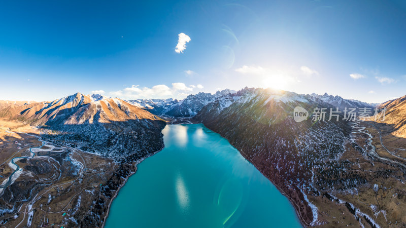 航拍高原雪山湖泊全景