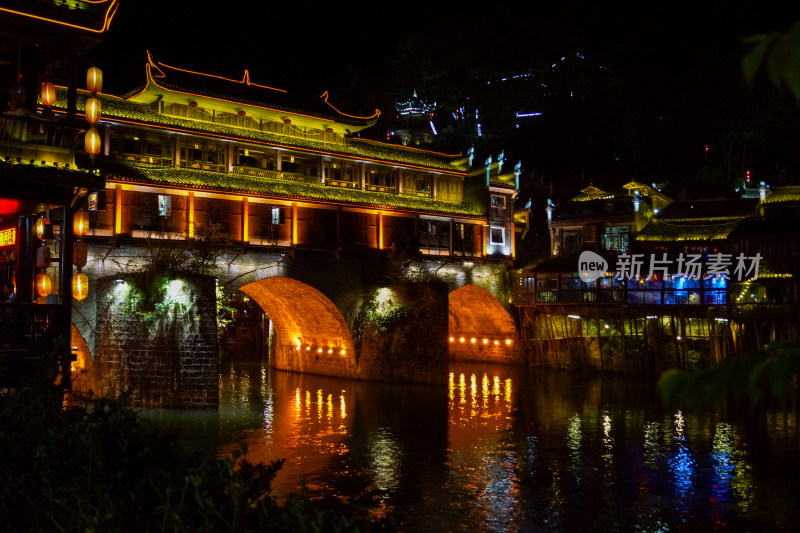 2013年的湖南湘西凤凰古城夜景风光