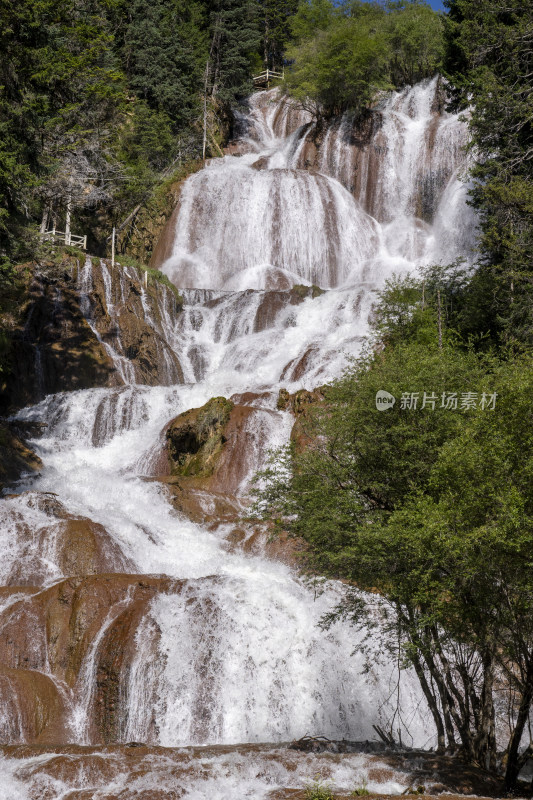 阿坝州松潘县牟尼沟景区扎嘎瀑布山水风光