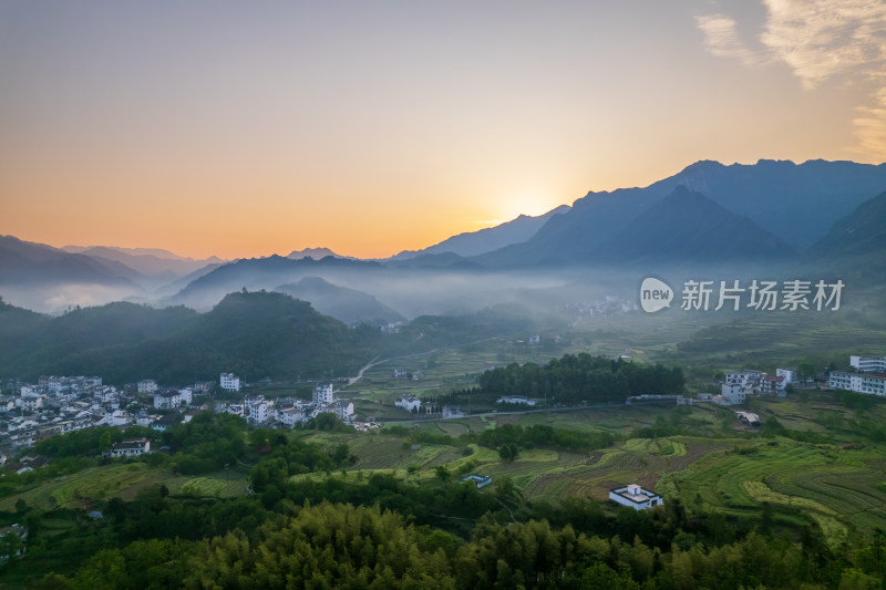 山村日出自然风光全景