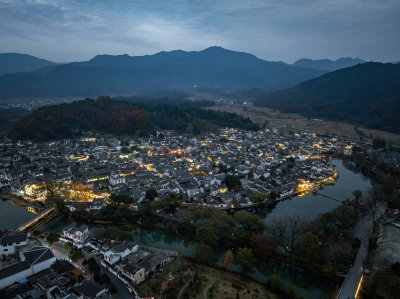 安徽黄山水墨江南宏村徽派建筑群秋色航拍