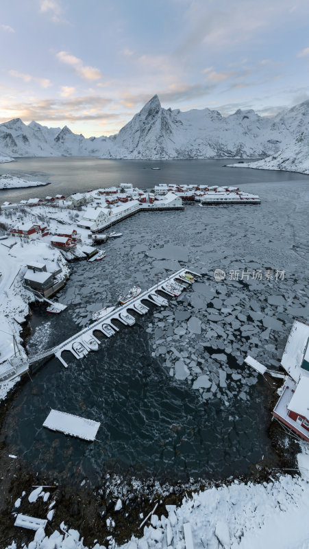 挪威罗弗敦群岛北极圈雷纳冬季雪景高空航拍