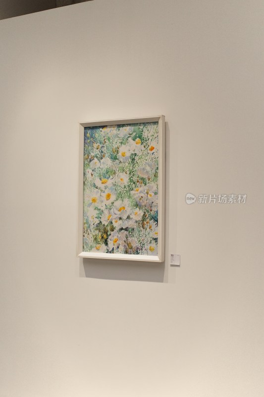 繁花美术画展艺术展厅内的装置艺术作品