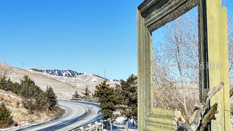 大雪后的道路和农村雪景