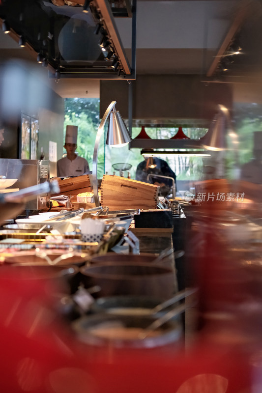 酒店自助餐里的餐