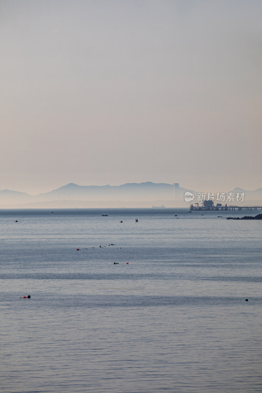 山东烟台山景区海滨风光码头建筑