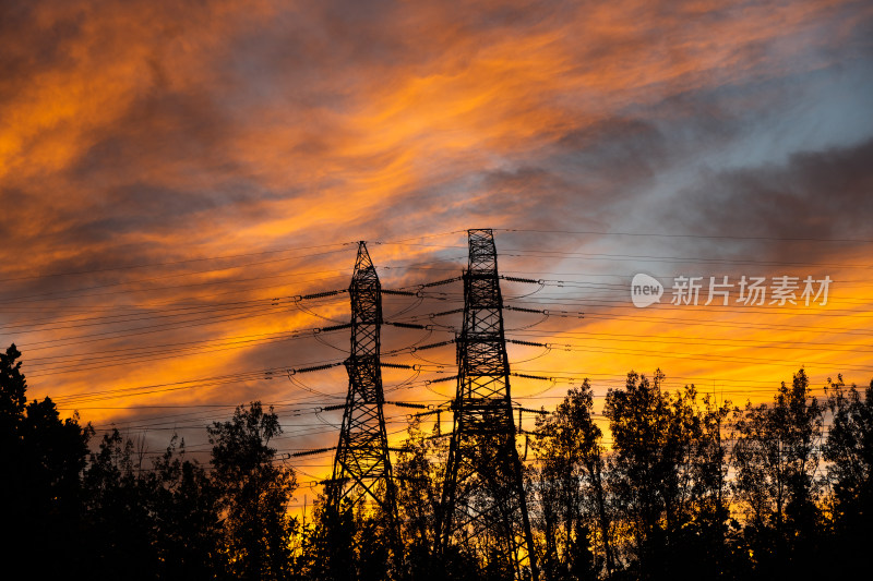 夕阳火烧云黄昏输电塔剪影