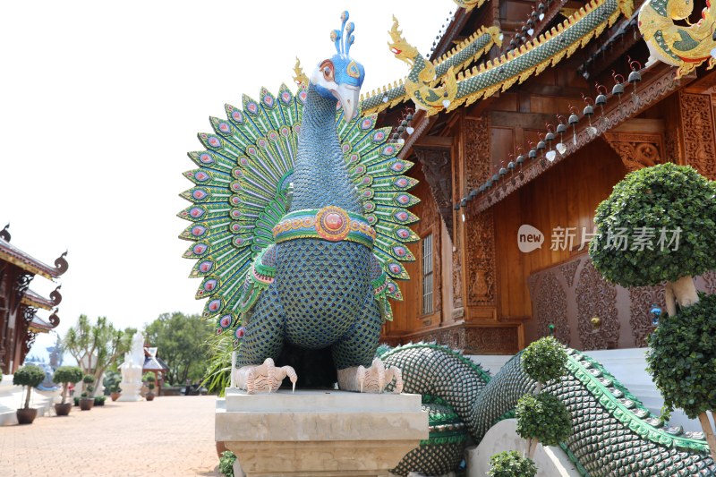 泰国清迈蓝庙的动物雕塑特写
