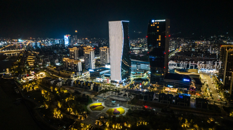 浙江丽水龙泉市夜景万达广场灯火通明