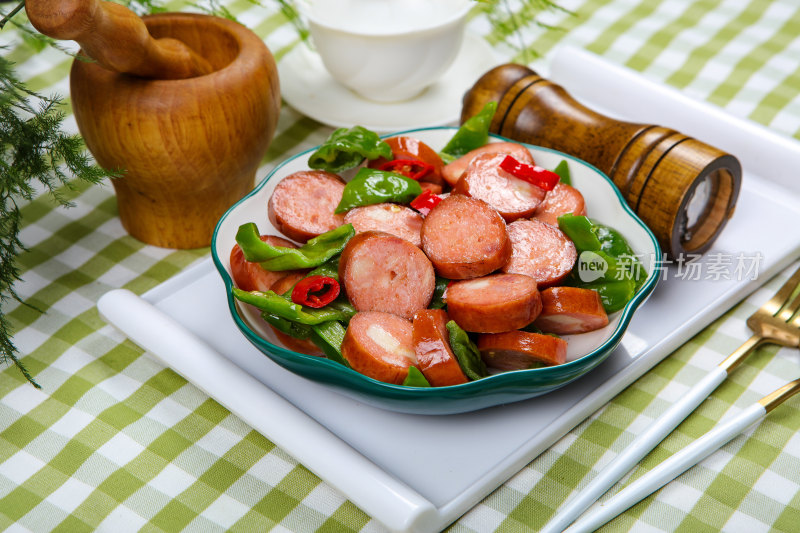 香辣美味的炒红肠