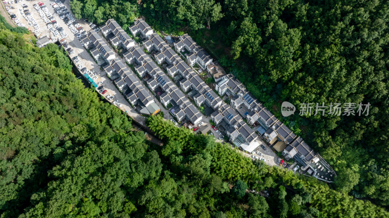 大山中的民宿建筑航拍