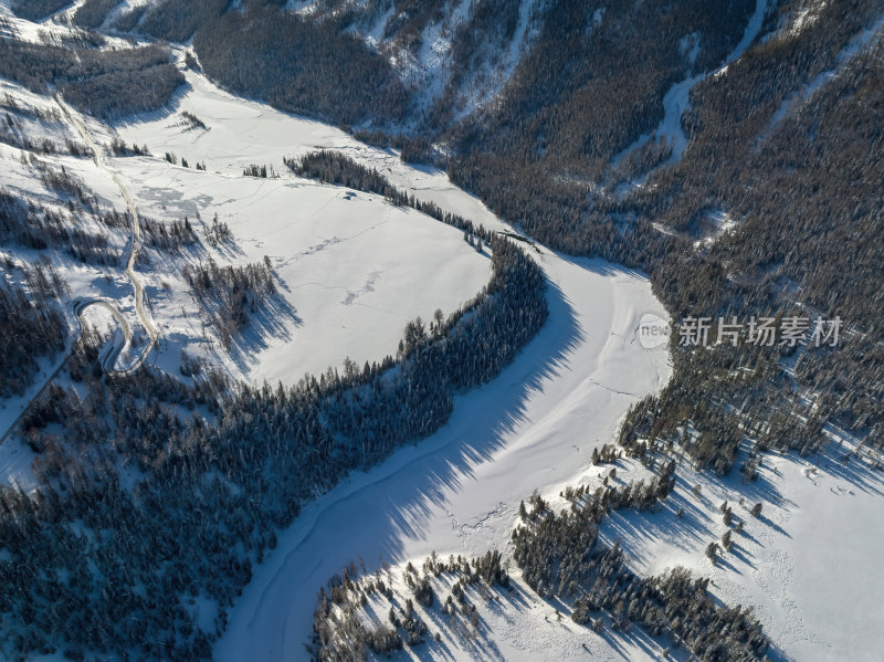 新疆北疆阿勒泰喀纳斯冬季雪景童话世界航拍