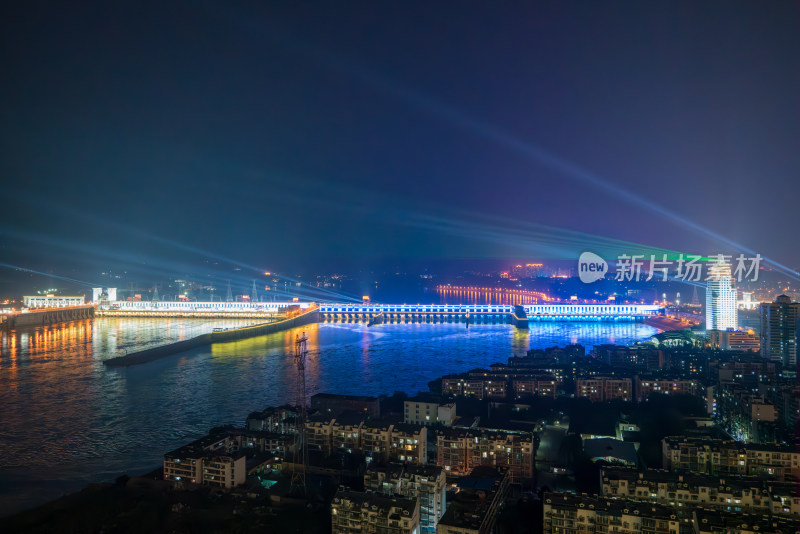 夜景中的城市与长江葛洲坝全景