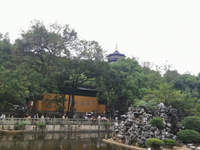 西湖风景名胜区雷峰塔下