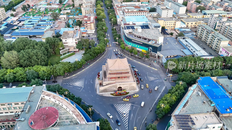 甘肃张掖鼓楼地标建筑航拍图