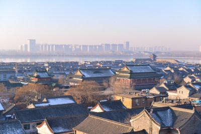 聊城光岳楼传统建筑与现代建筑并存的城市