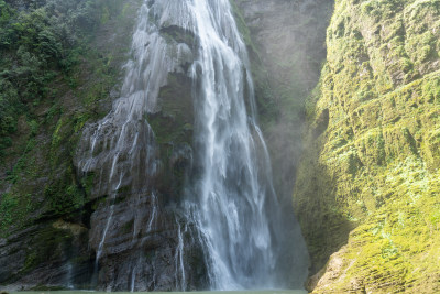 高山瀑布流水自然风光