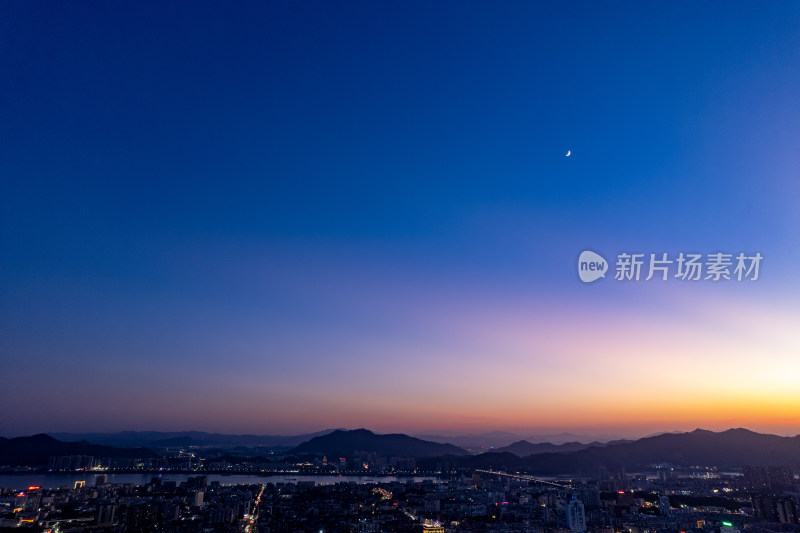 广东肇庆城市夜幕降临晚霞航拍摄影图