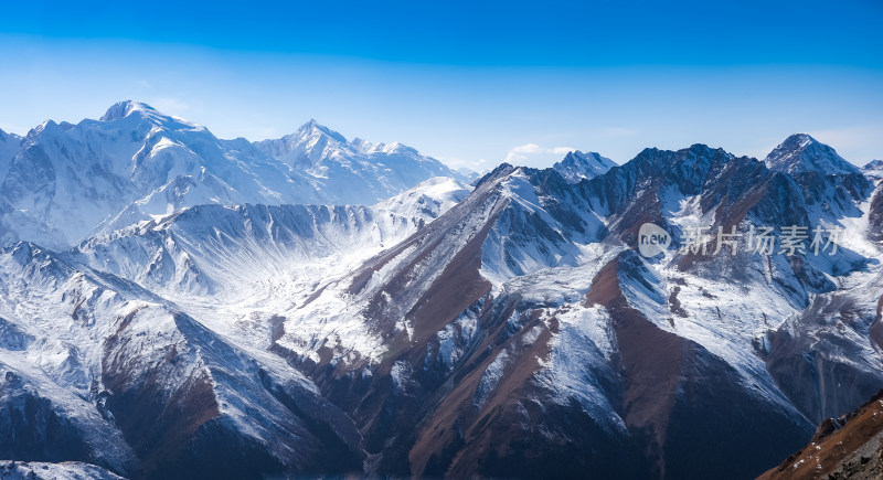 雪山全景背景素材