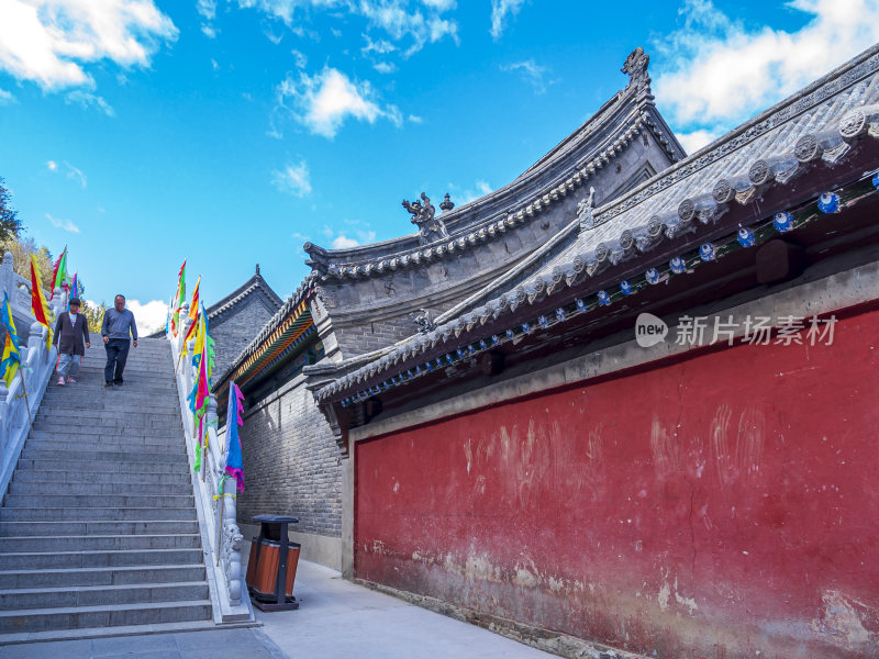 山西五台山普化寺禅院早上风景