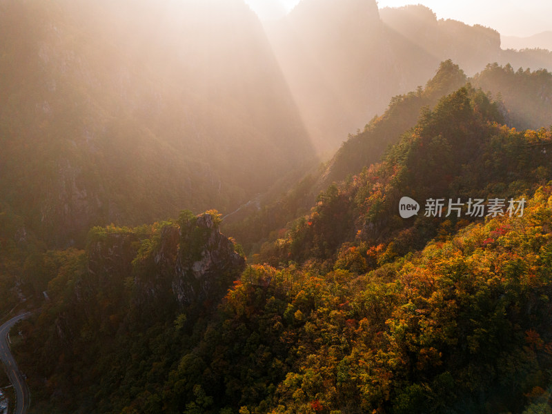 南阳老界岭伏牛山群山日出