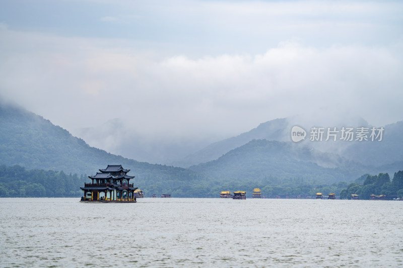 烟雨中的杭州西湖