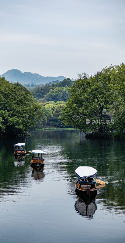 西湖浴鹄湾湖边中式古建筑与自然风光