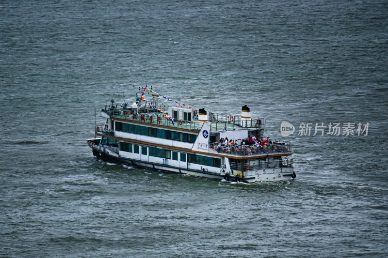 乘风破浪的轮渡