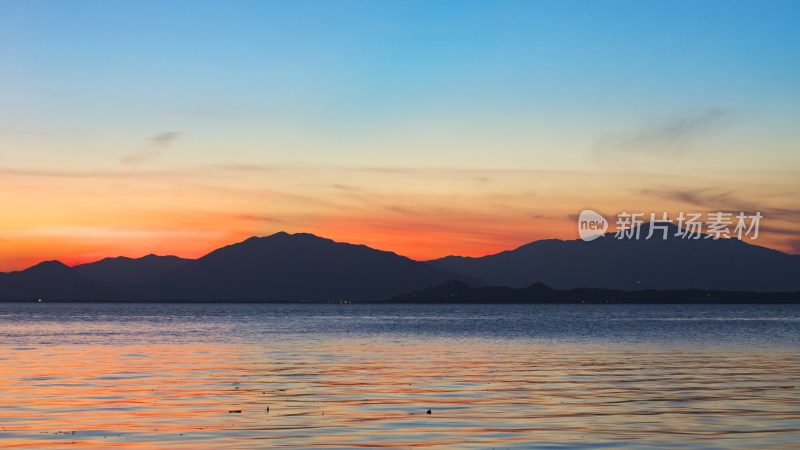 深圳湾日出时的山海风光