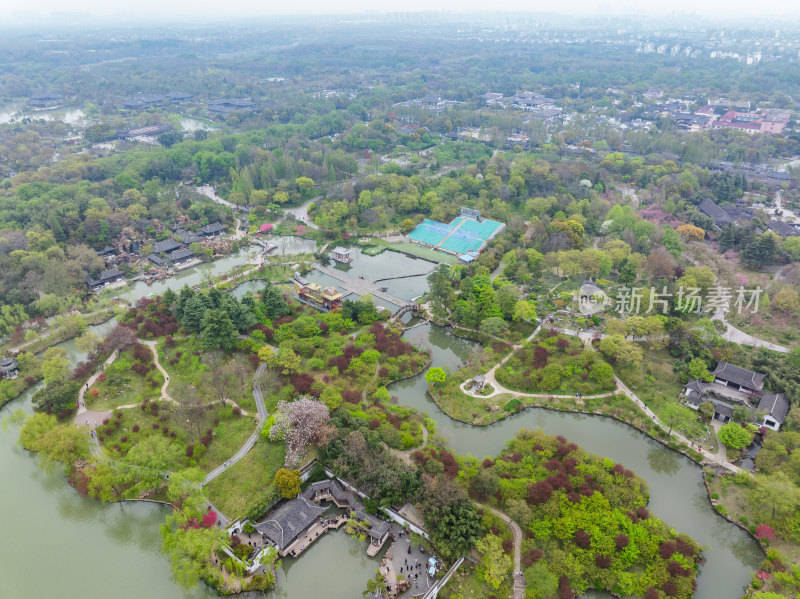 航拍烟雨江南扬州瘦西湖风景区全景