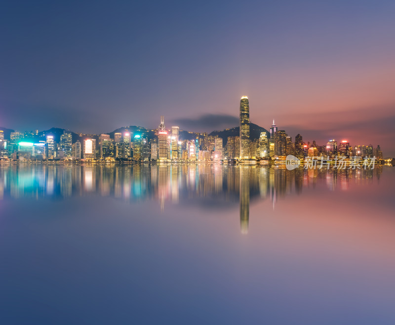 中国香港维多利亚港天际线夜景