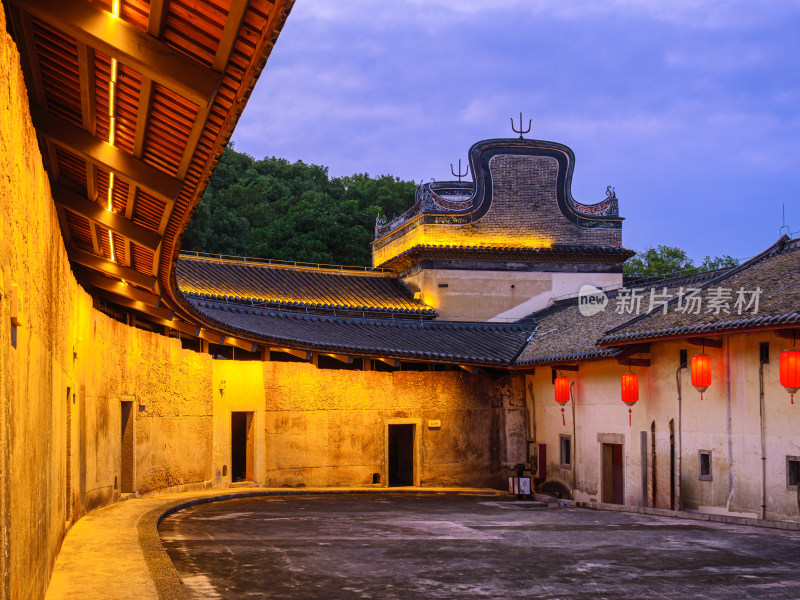 深圳历史之大田世居客家围龙屋夜景