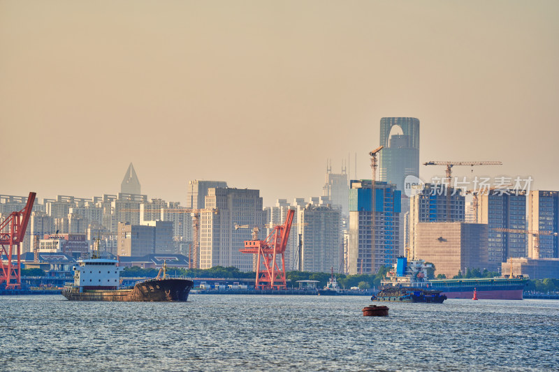 黄浦江两岸的城市建筑